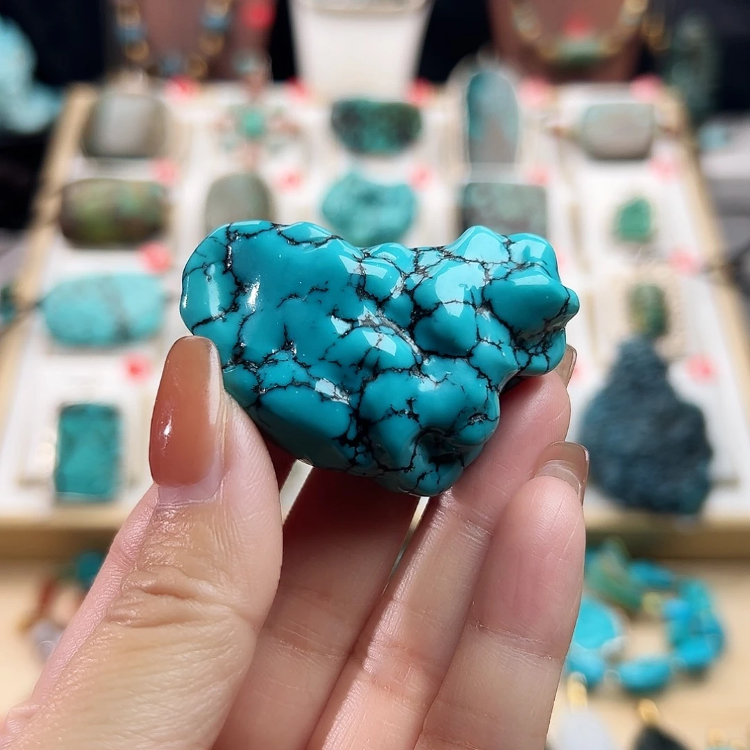 绿松石未镶嵌颈饰