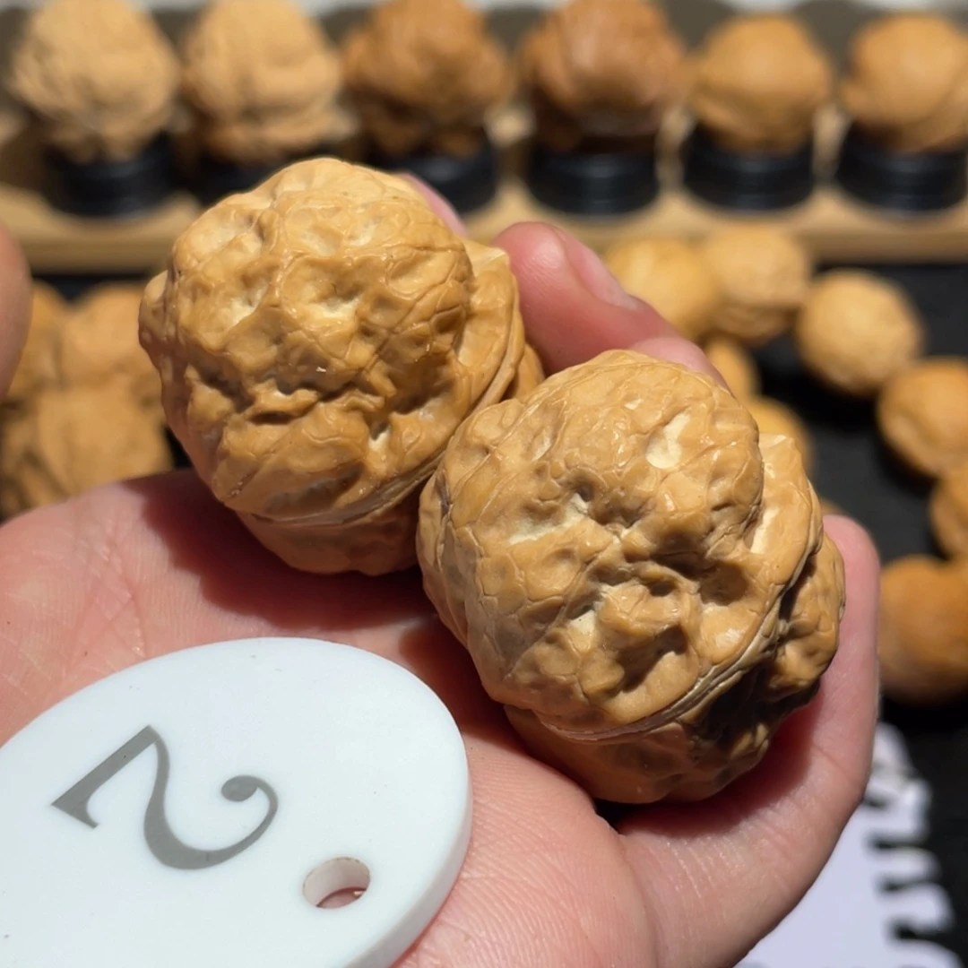 元宝金蟾王核桃33。