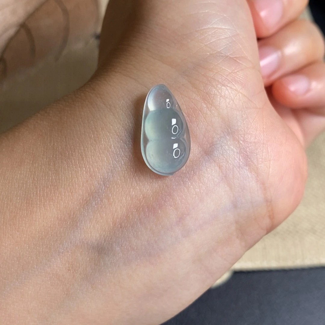 翡翠未镶嵌颈饰豆子