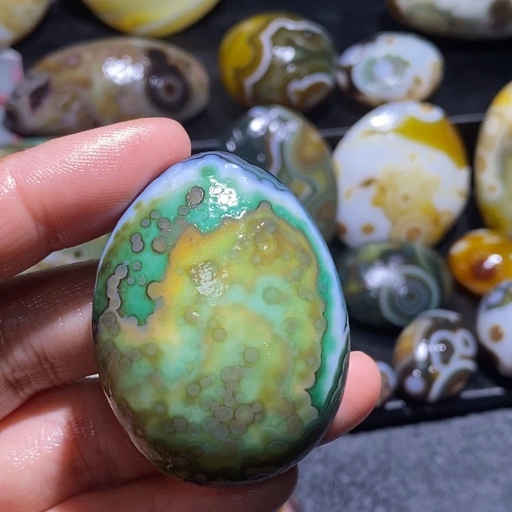 玛瑙/玉髓未镶嵌珠宝奇石80