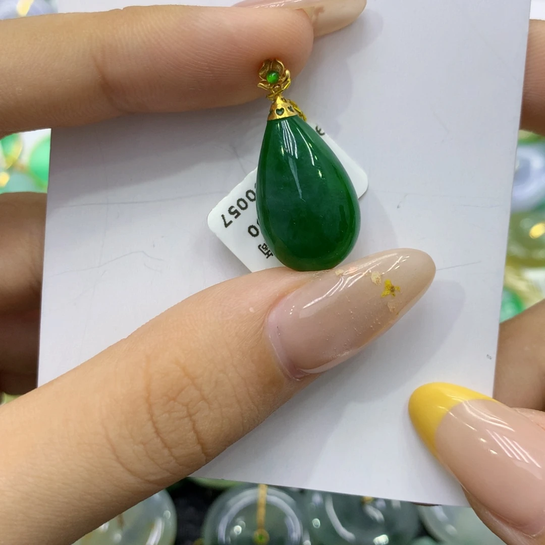 翡翠18K金镶嵌颈饰