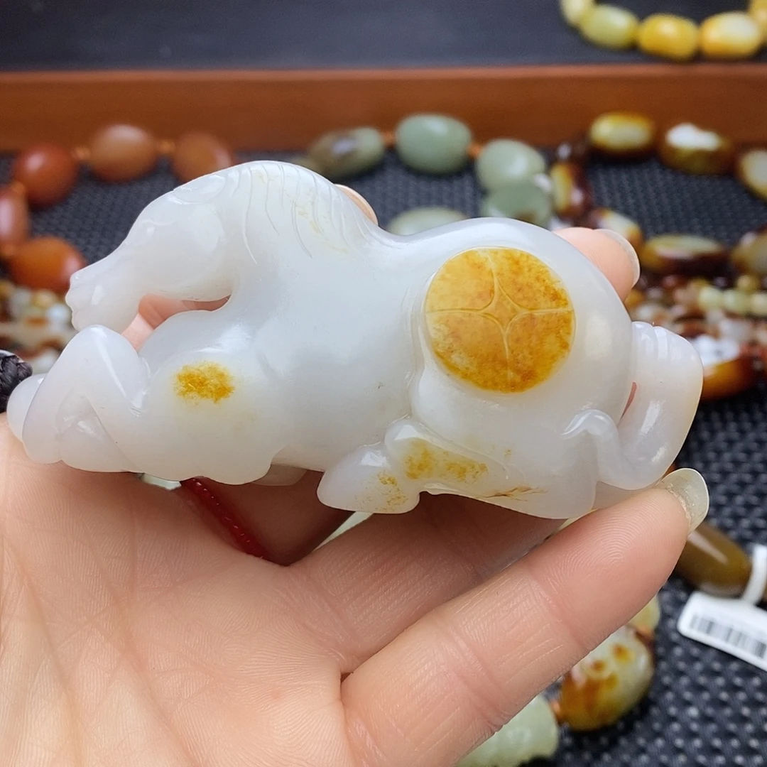 用***山和田玉未镶嵌手链