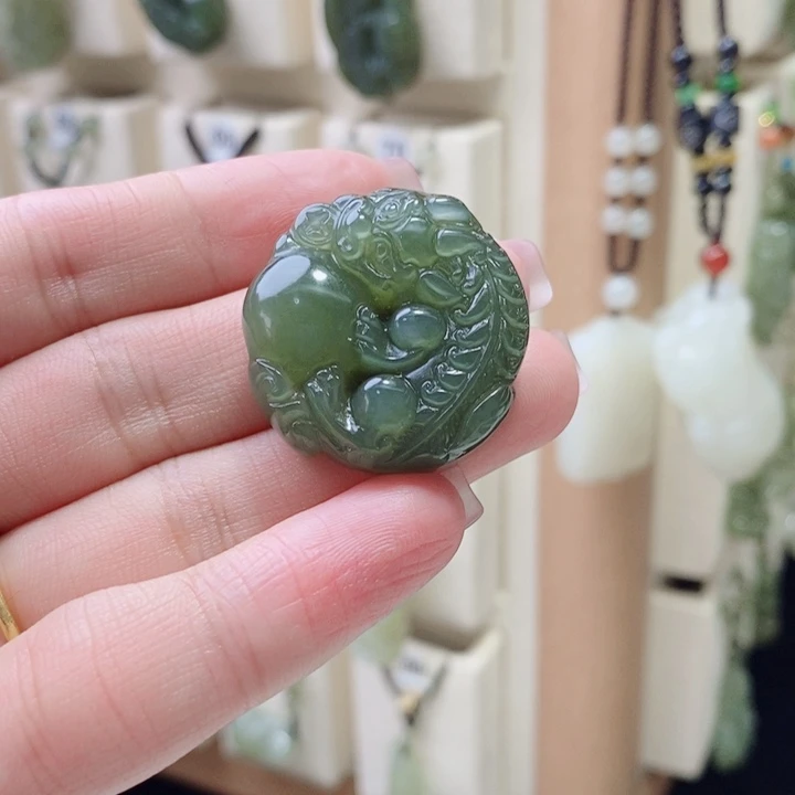 ༺***༻和田玉未镶嵌颈饰