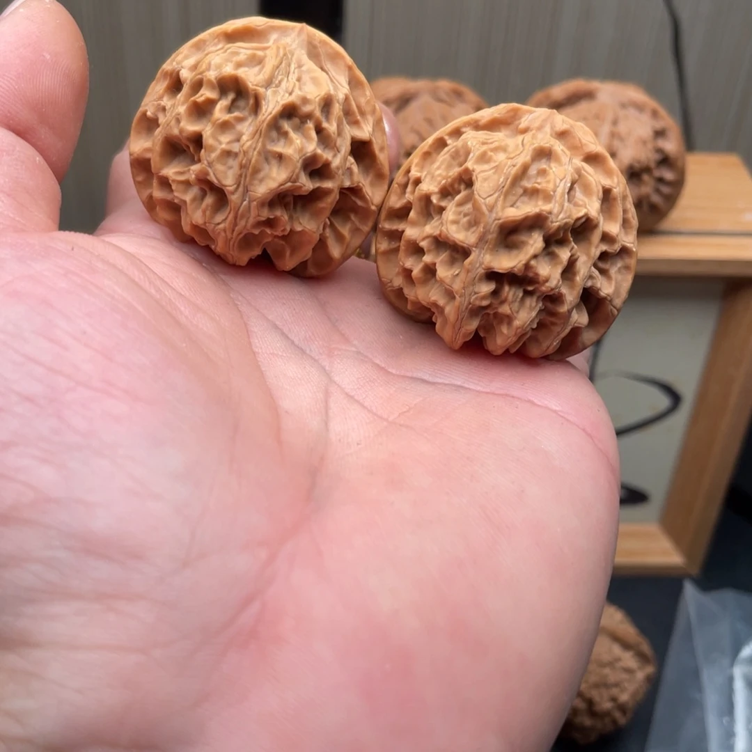 文玩核桃吊坠苹果园狮子头，山地果，37.5