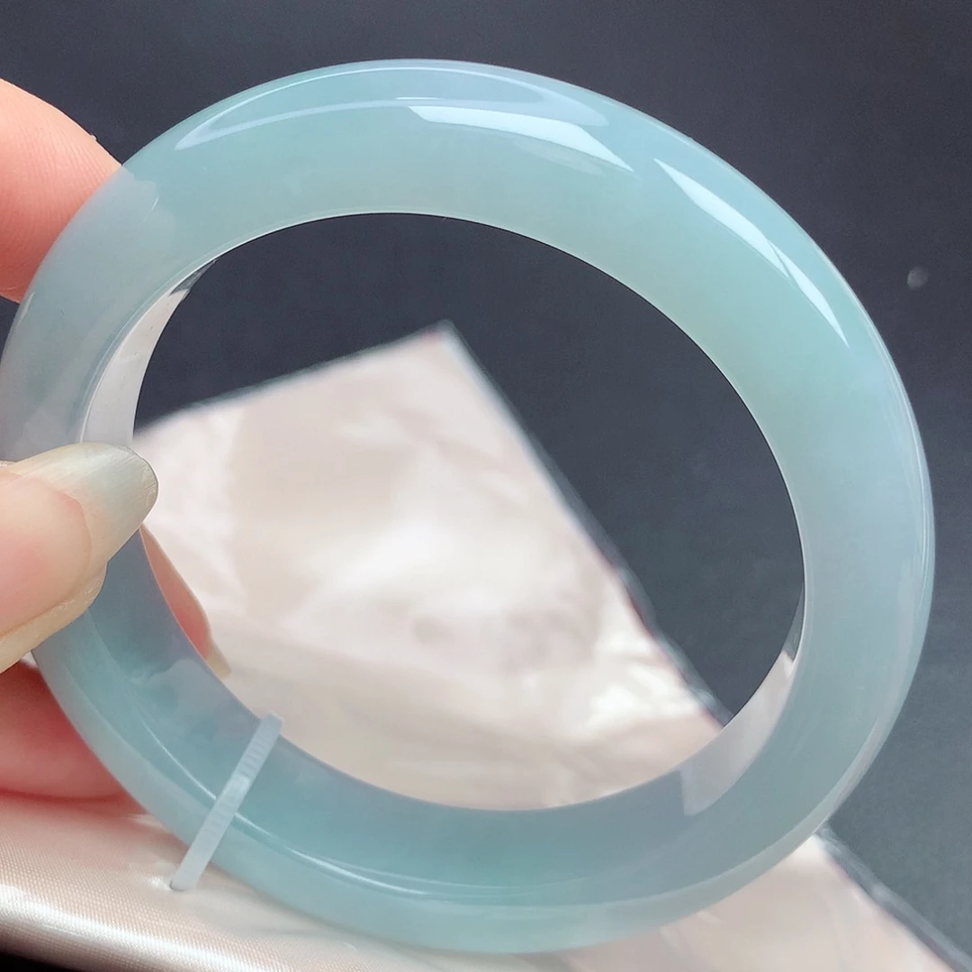 翡翠手镯未镶嵌57圈口