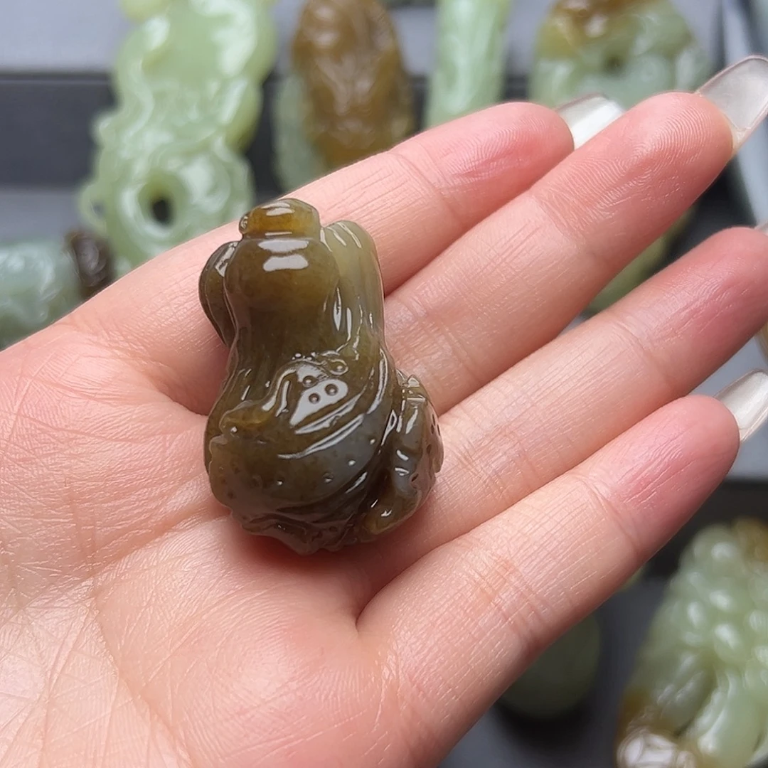 大***熊和田玉未镶嵌挂件