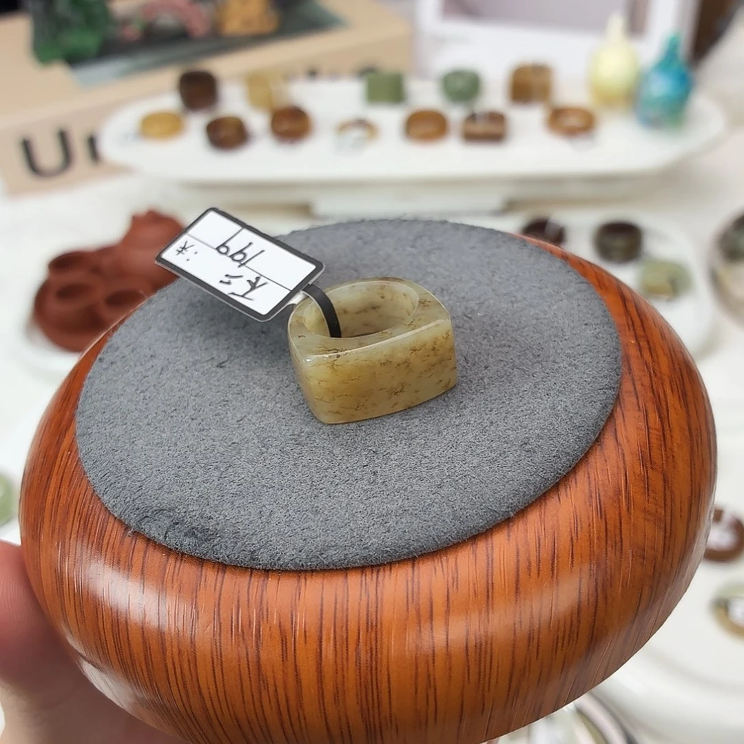 未镶嵌戒圈和田玉F148糖花马鞍14.9不退换