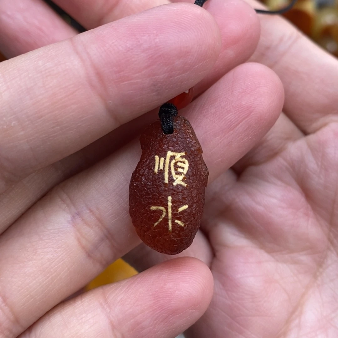 蜜蜡未镶嵌珠宝奇石