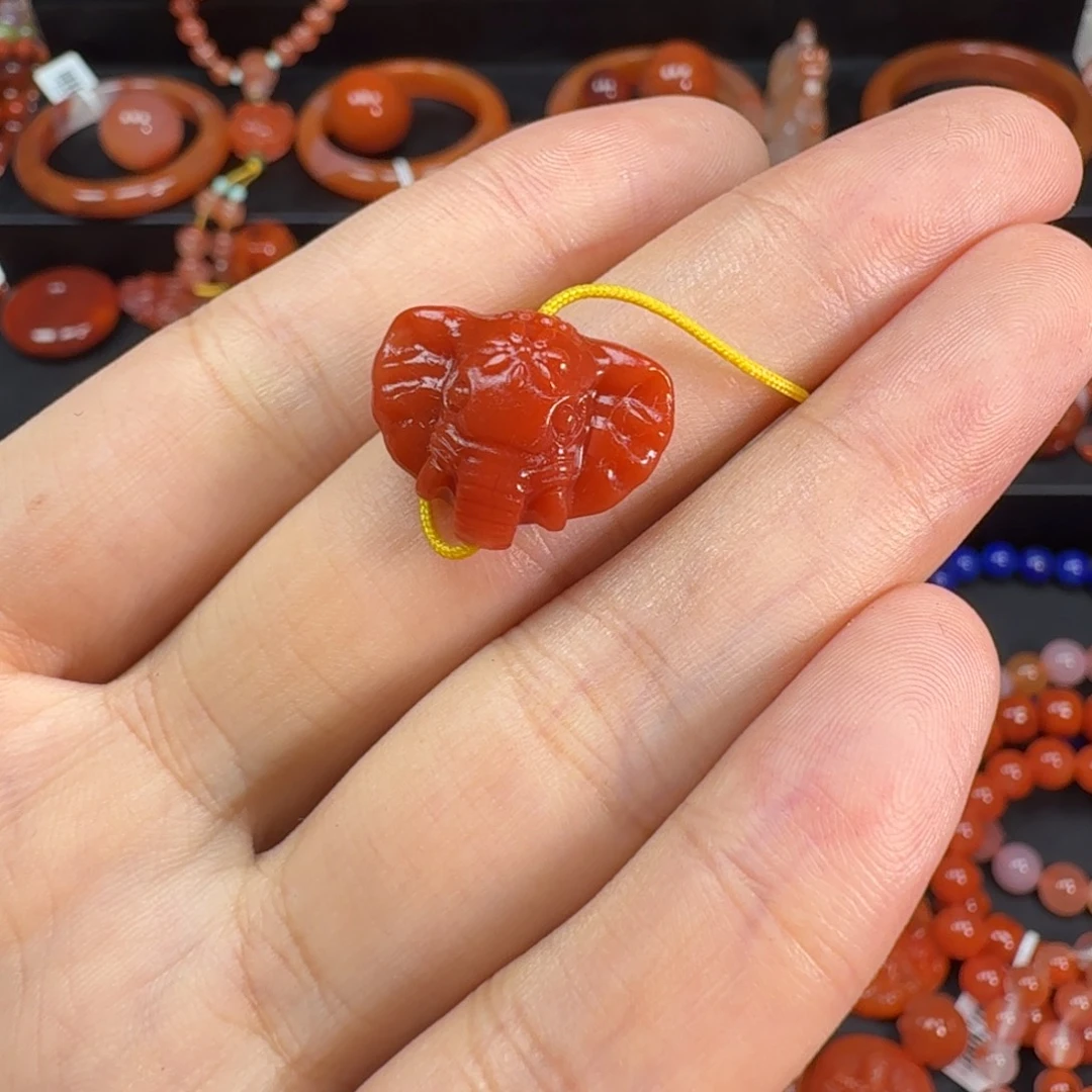 南红玛瑙未镶嵌象神背云