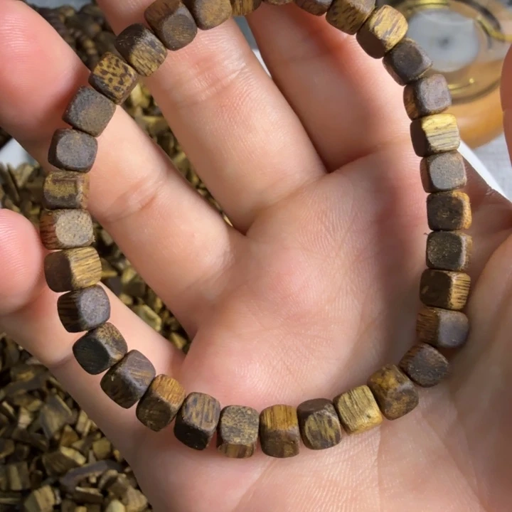 沉香碎屑沉香莺歌绿奇楠小方糖珠