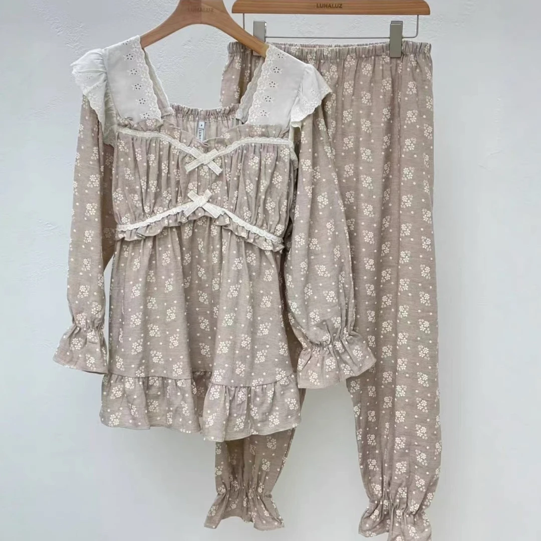 LINALUZ 露娜秋季新款燕麦色甜美碎花方领家居服套装睡裙