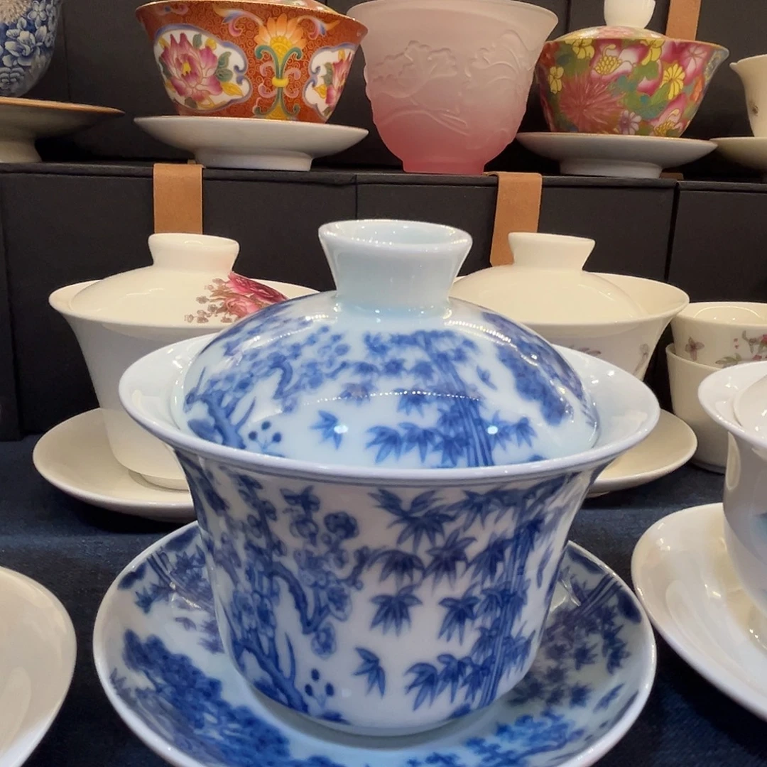 这些盖碗很漂亮！！！