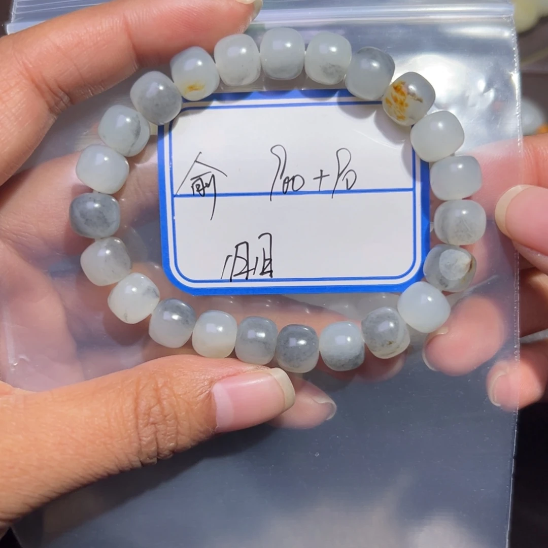 俞***清和田玉未镶嵌颈饰