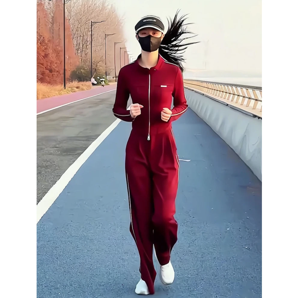 早春穿搭一整套高级感2025年新款酒红色立领宽松卫衣两件套女装潮