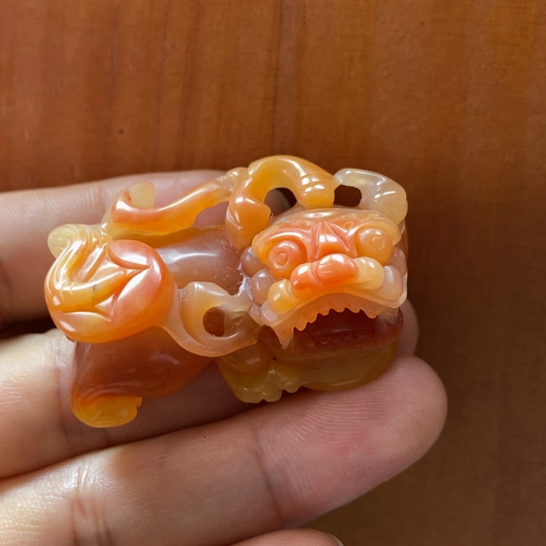 石英质玉（黄龙玉）未镶嵌颈饰