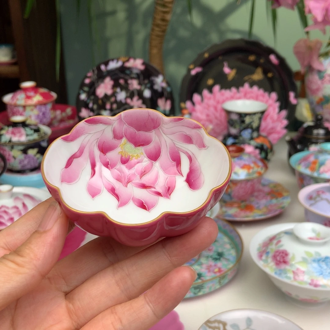 莲瓣胭脂红女神杯手绘