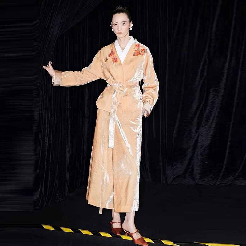 M essential 马 凯 茹榔丝绒 大丽花泰狮金鱼钉珠 外套