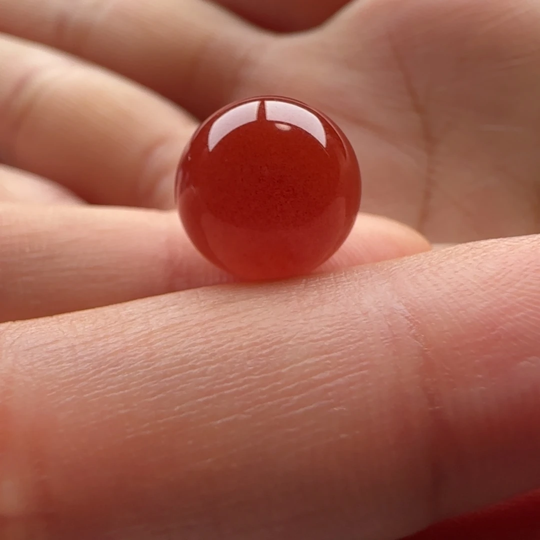 南红玛瑙未镶嵌圆珠11.4，有皮裂，色红