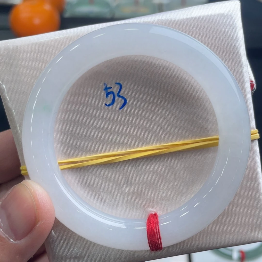 翡翠手镯未镶嵌翡翠手镯