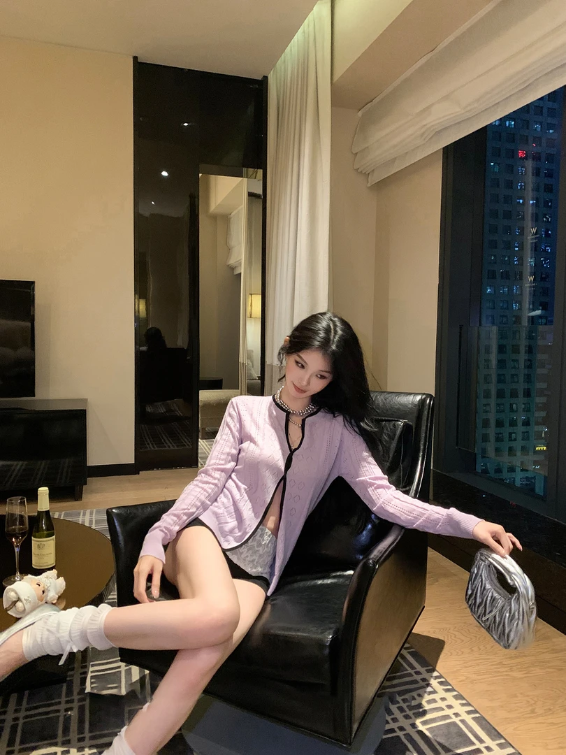 韩系撞色半开领长袖针织开衫+小众重工蕾丝拼接短裤甜辣套装