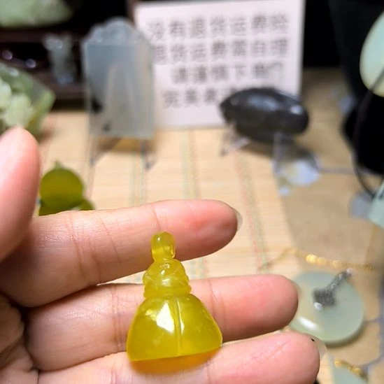 【***儿蛇纹石玉未镶嵌颈饰