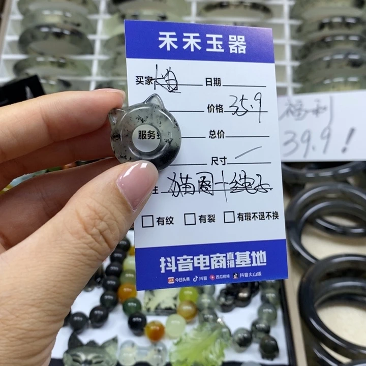 蛇纹石玉未镶嵌颈饰大*白