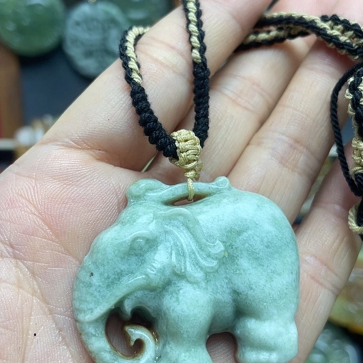 未镶嵌蛇纹石玉颈饰