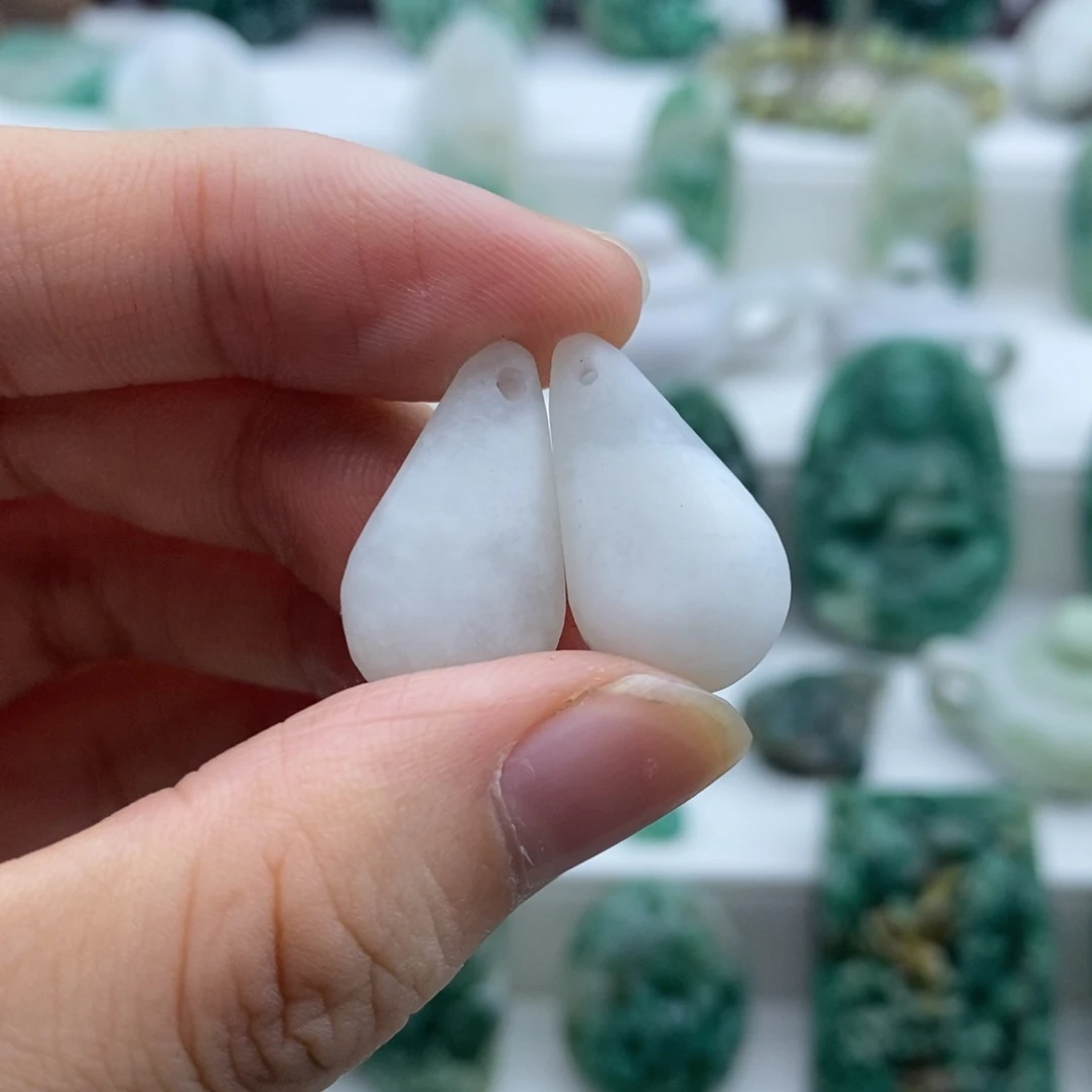 独山玉未镶嵌颈饰