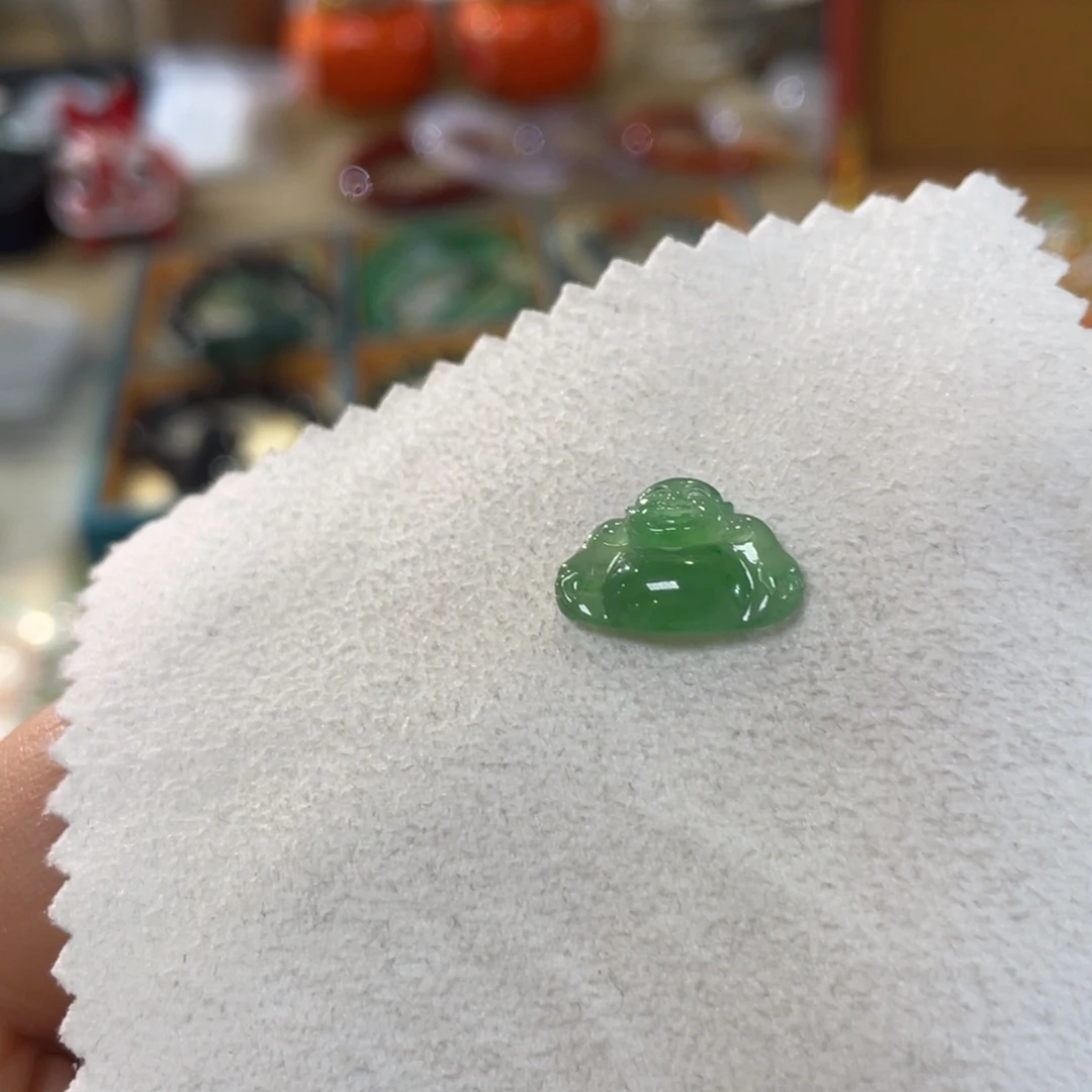 翡翠未镶嵌颈饰佛公