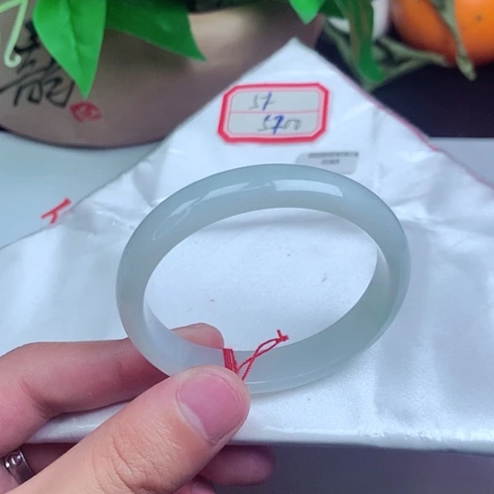 翡翠手镯未镶嵌柠**檬贵妃