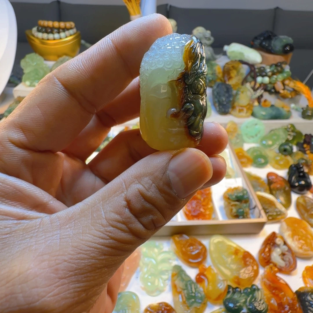 蛇纹石玉未镶嵌颈饰