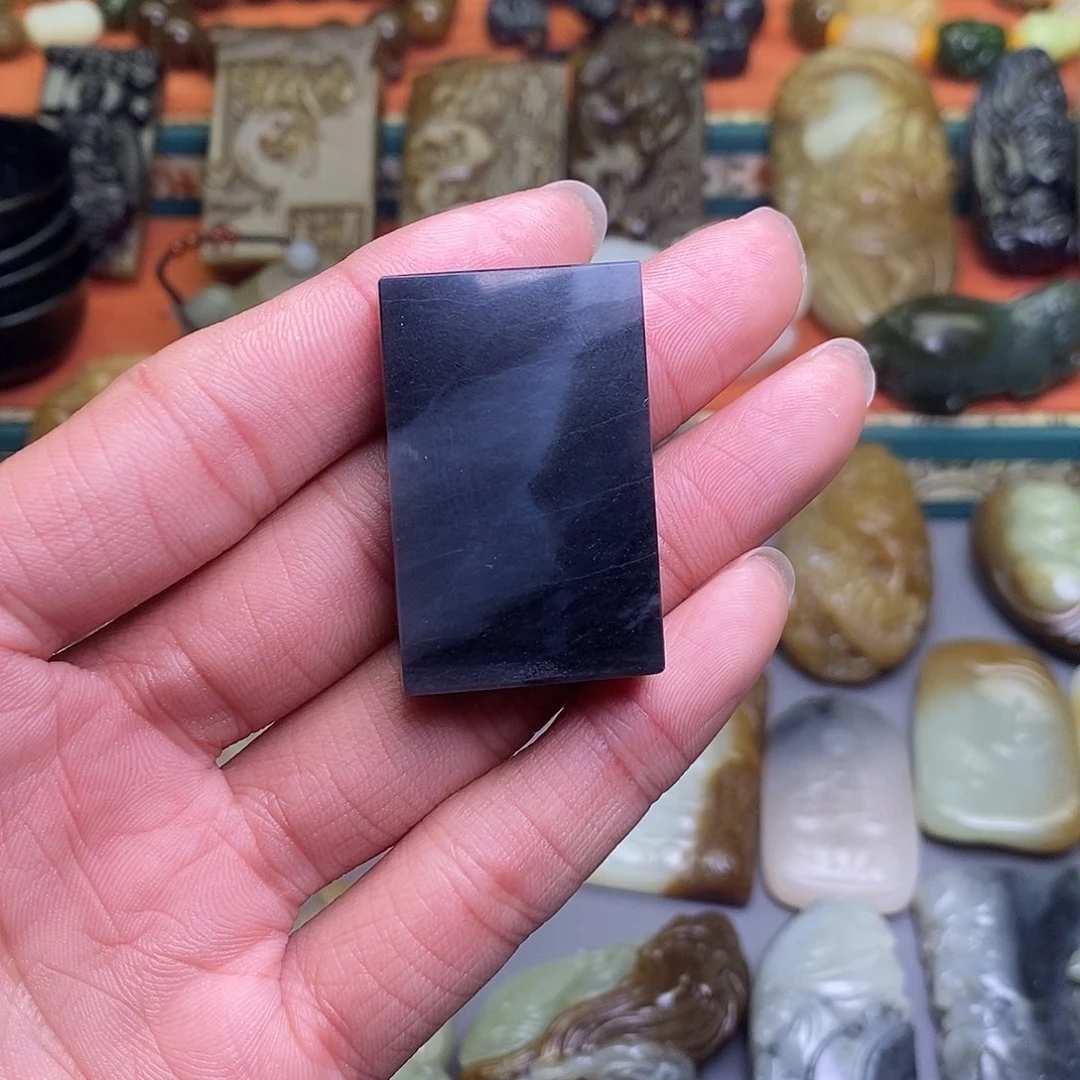 和田玉颈饰未镶嵌“****?