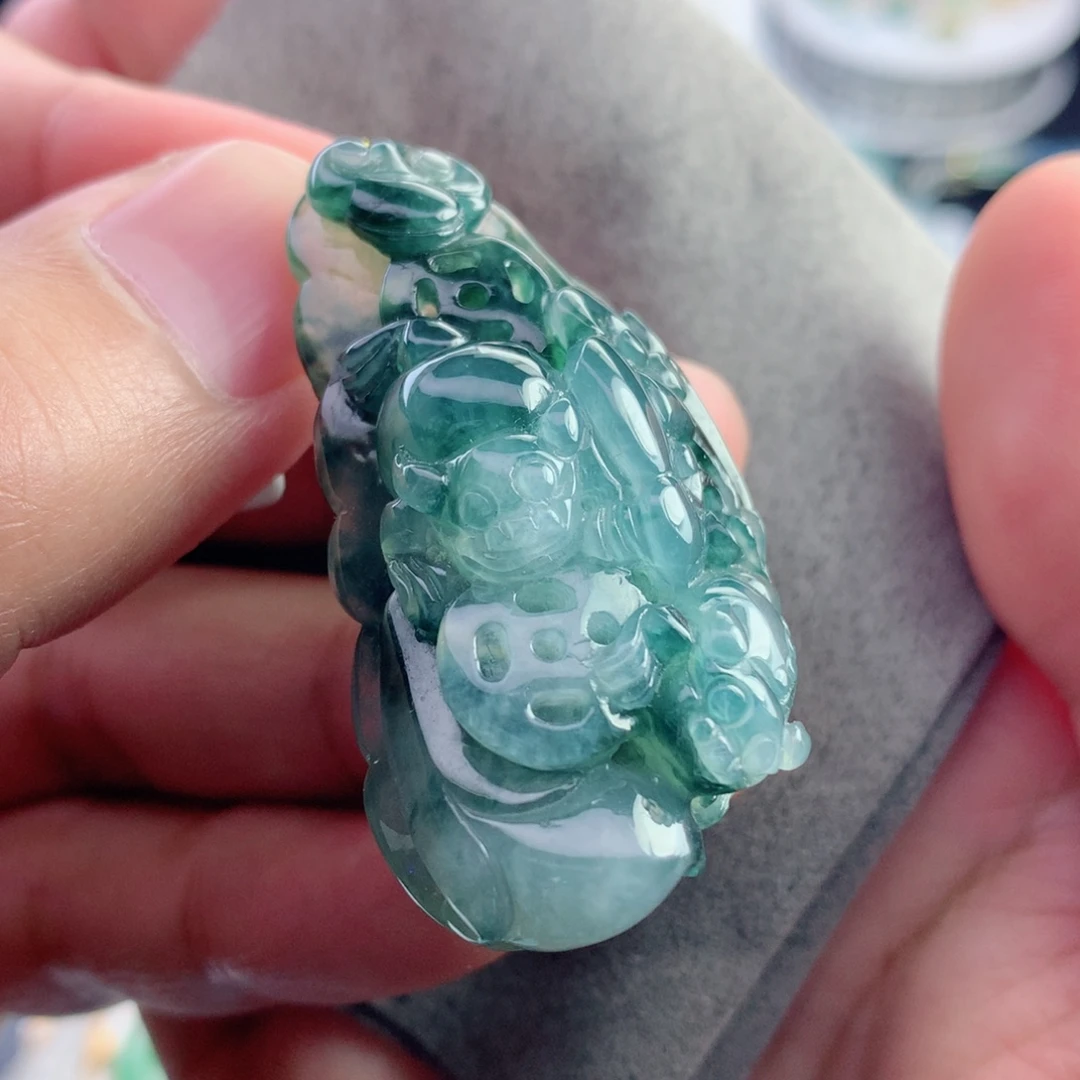 翡翠未镶嵌颈饰金蟾