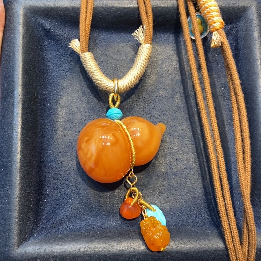 琥珀未镶嵌颈饰蜜蜡