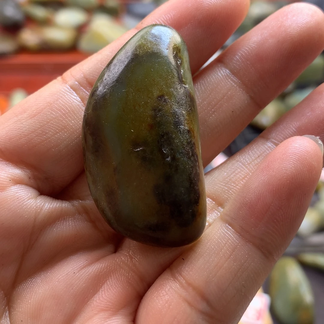 明***刀和田玉未镶嵌颈饰