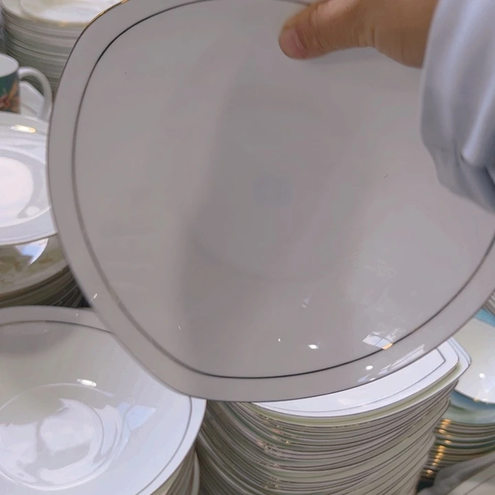瓷片金镶玉八寸三角深盘两个微瑕