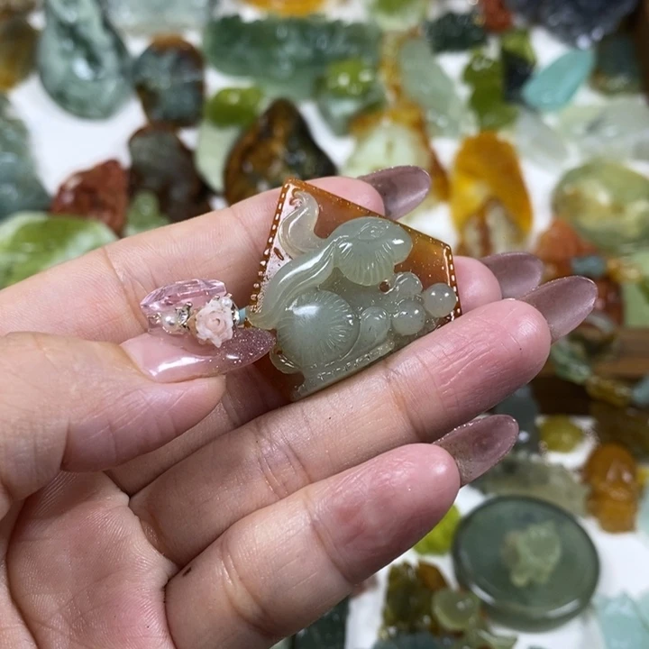 未镶嵌蛇纹石玉吊坠?****3