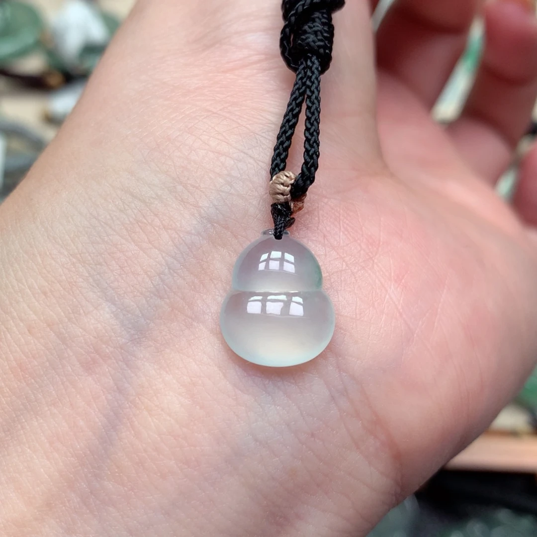 翡翠未镶嵌颈饰葫芦