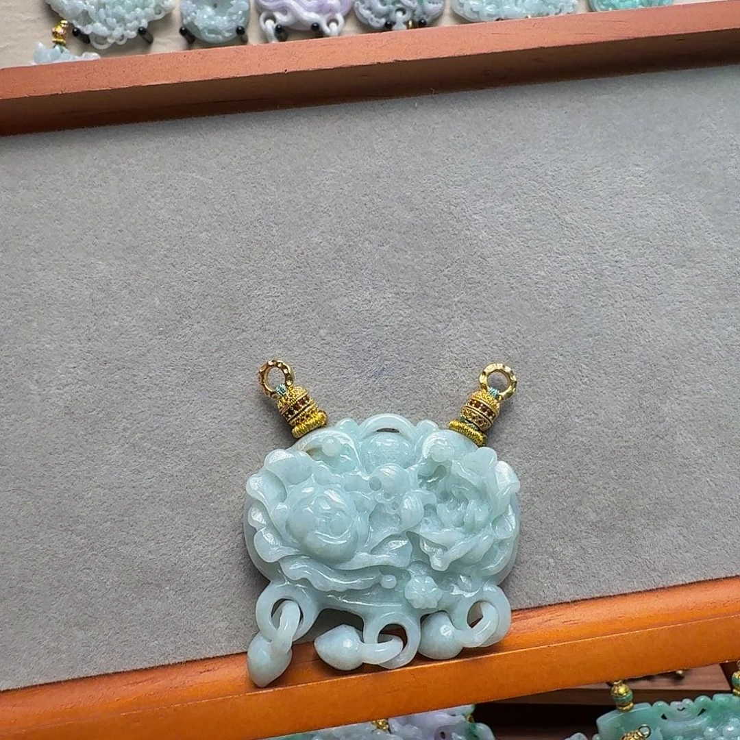 吊坠(赠链)未镶嵌翡翠