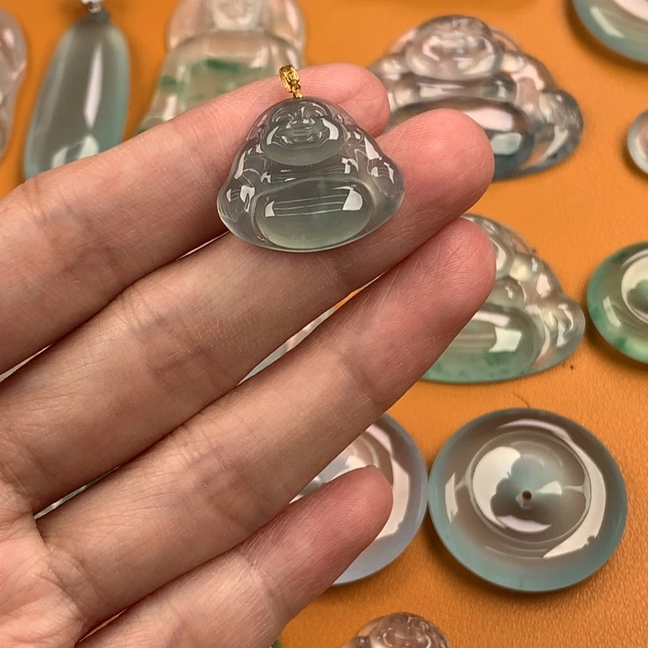 翡翠未镶嵌颈饰….