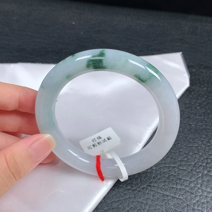 翡翠未镶嵌手镯（圆镯）
