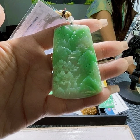 颈饰未镶嵌翡翠一个