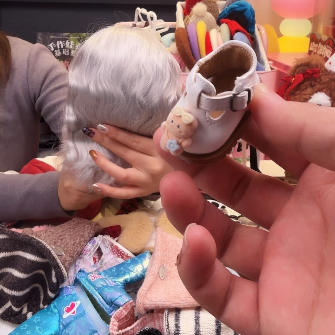 小熊两个粘鞋子的配件