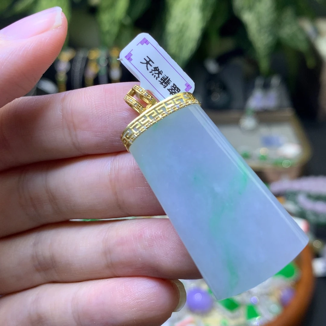 颈饰18K金镶嵌翡翠