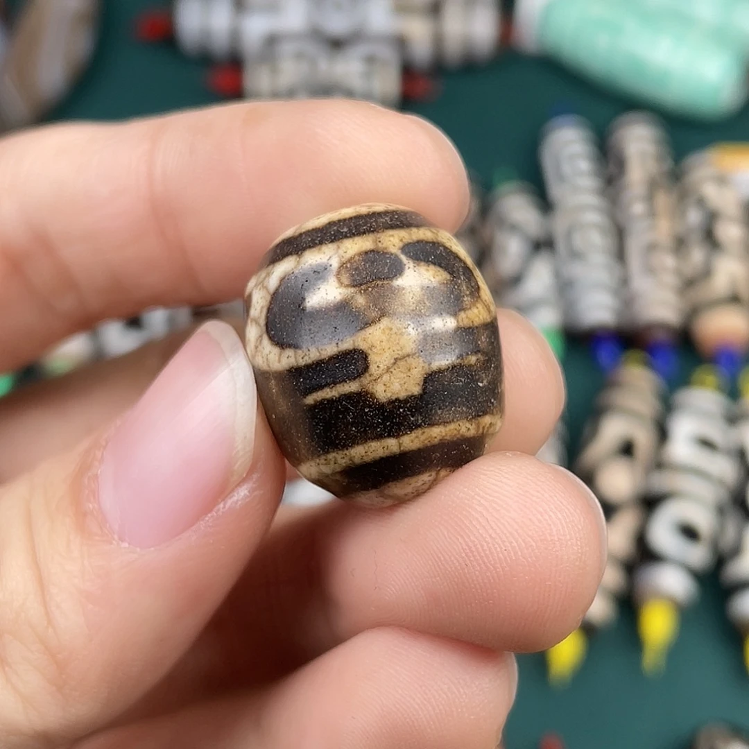 玛瑙/玉髓裸珠宝瓶达洛