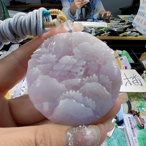 颈饰未镶嵌翡翠一个