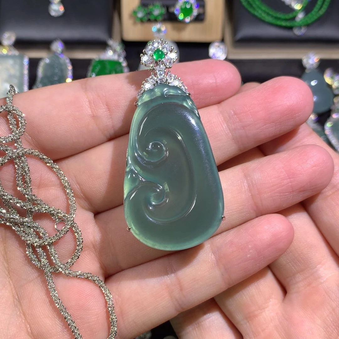 翡翠未镶嵌吊坠(赠链)