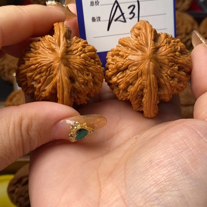 ****球把件桃核全品粗金虎