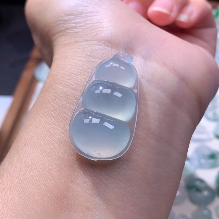 颈饰未镶嵌翡翠冰种大福豆