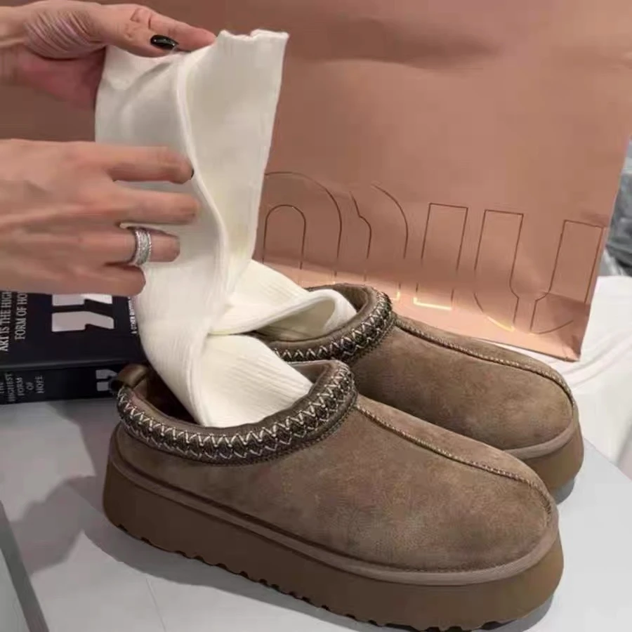 诗歌兰真皮女鞋2025冬新款轻便厚底羊皮毛一体百搭保暖雪地鞋半拖